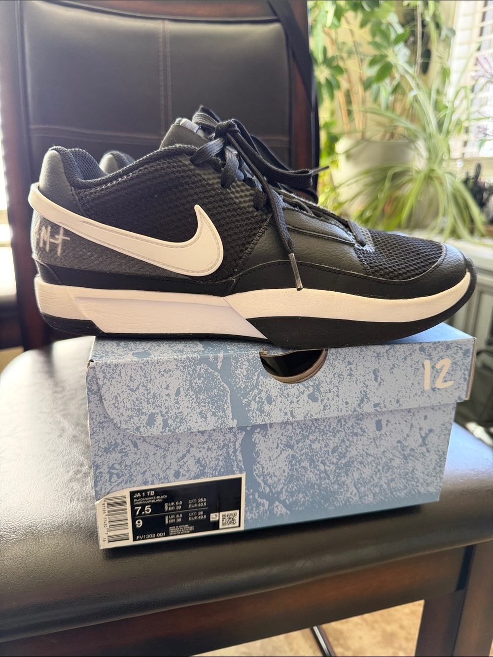 Nike Men’s Black and White Low-Profile Athletic Trainers